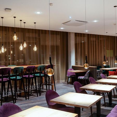Mightytwice Hotel Ахерн Экстерьер фото