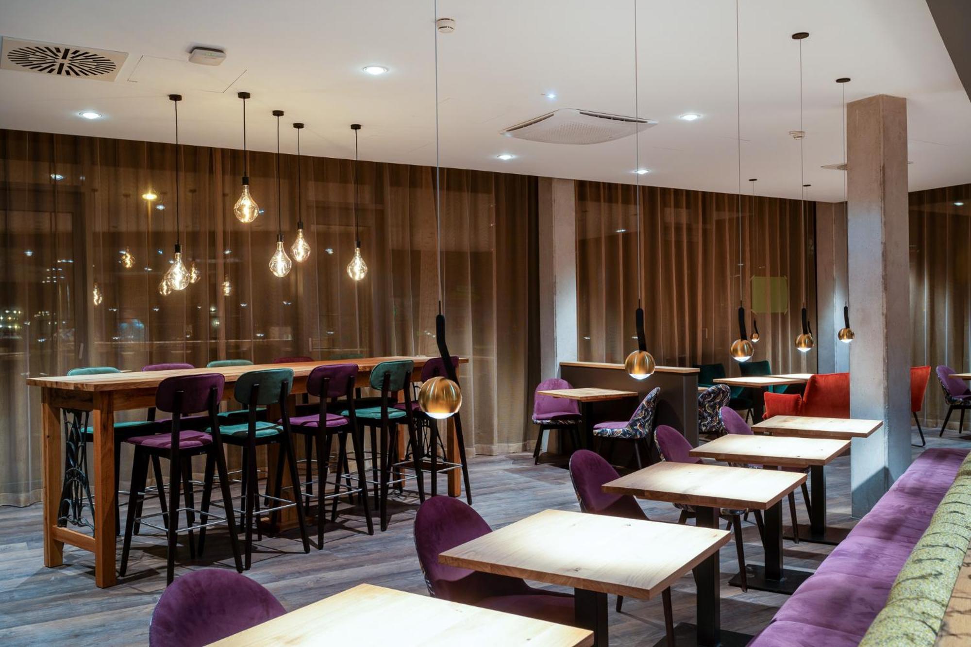 Mightytwice Hotel Ахерн Экстерьер фото