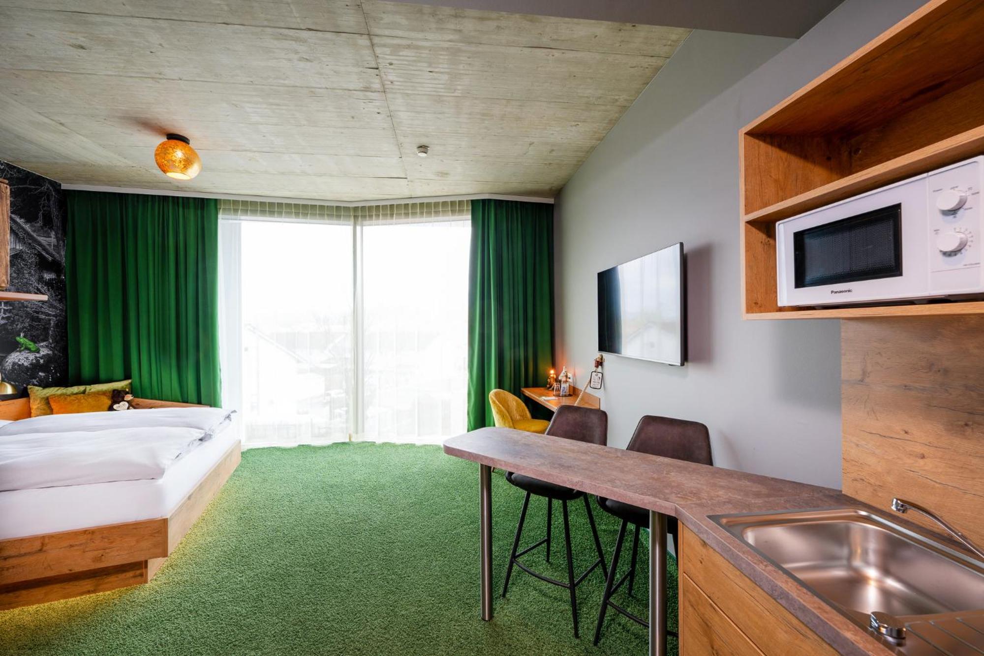 Mightytwice Hotel Ахерн Экстерьер фото