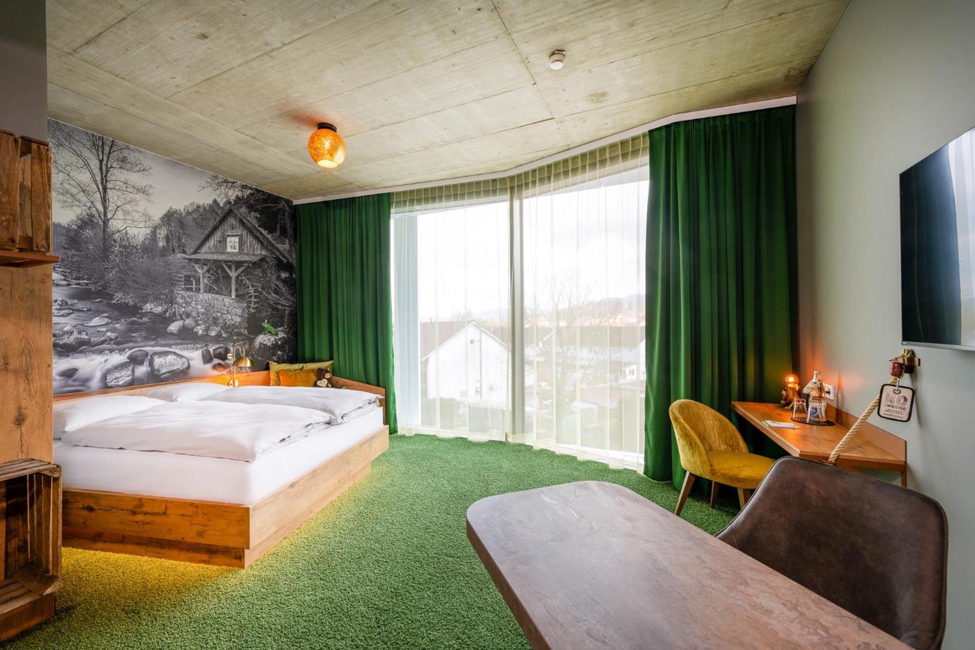 Mightytwice Hotel Ахерн Экстерьер фото