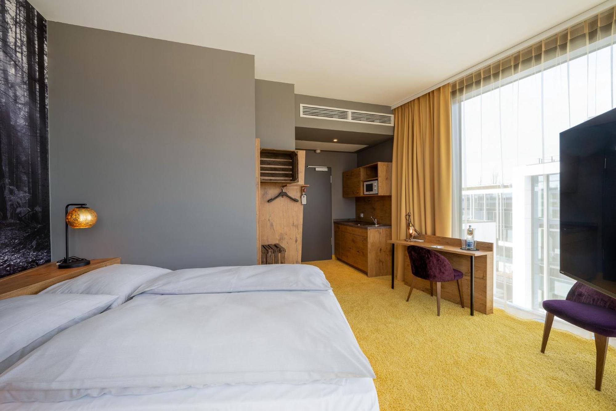 Mightytwice Hotel Ахерн Экстерьер фото