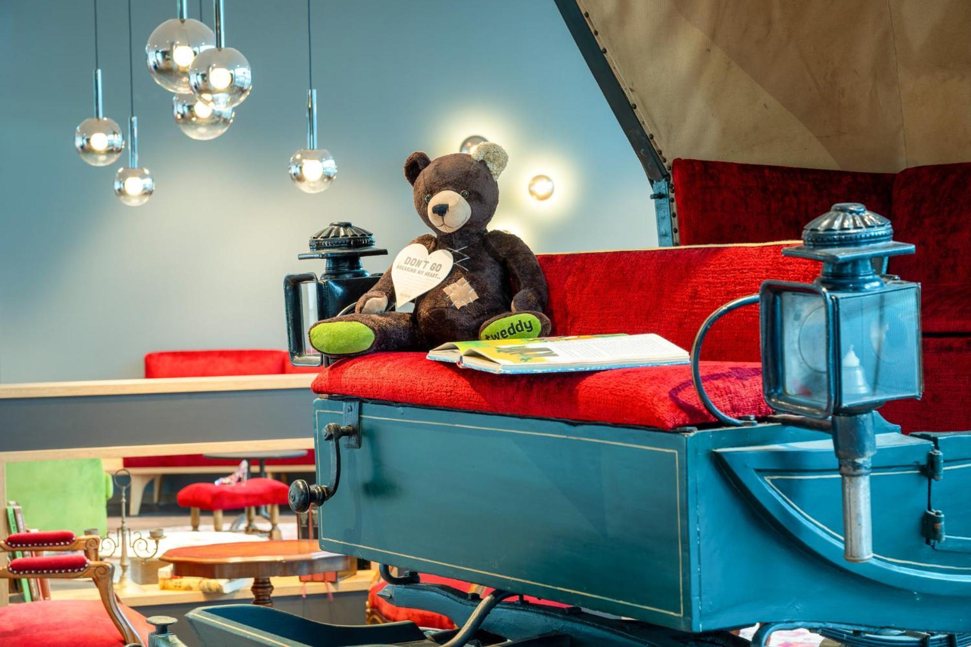 Mightytwice Hotel Ахерн Экстерьер фото